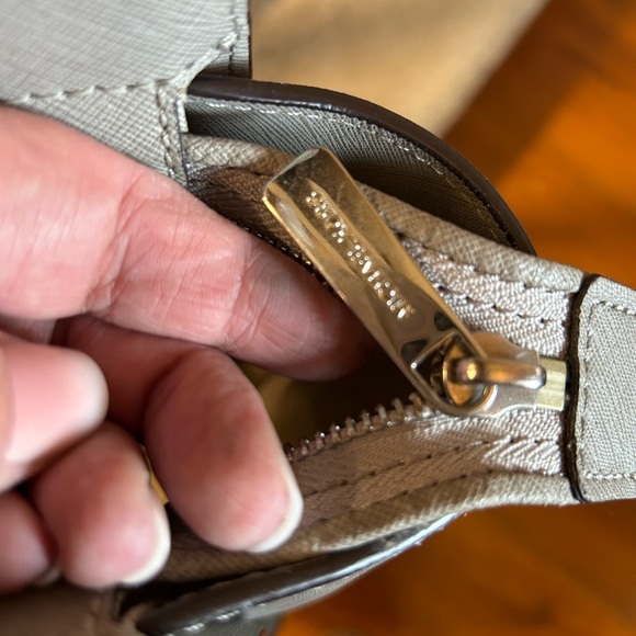 Michael Kors Selma Medium Saffiano Satchel Crossbody NWOT!! - Picture 9 of 14